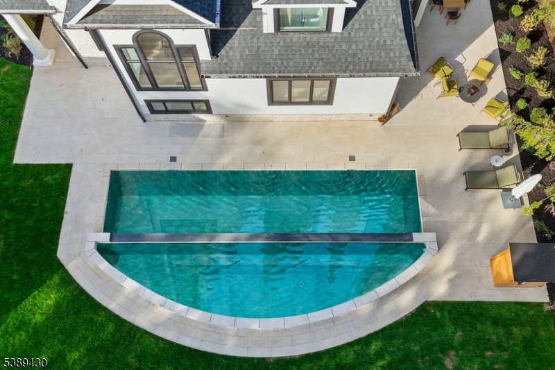 48 Pleasant Ave