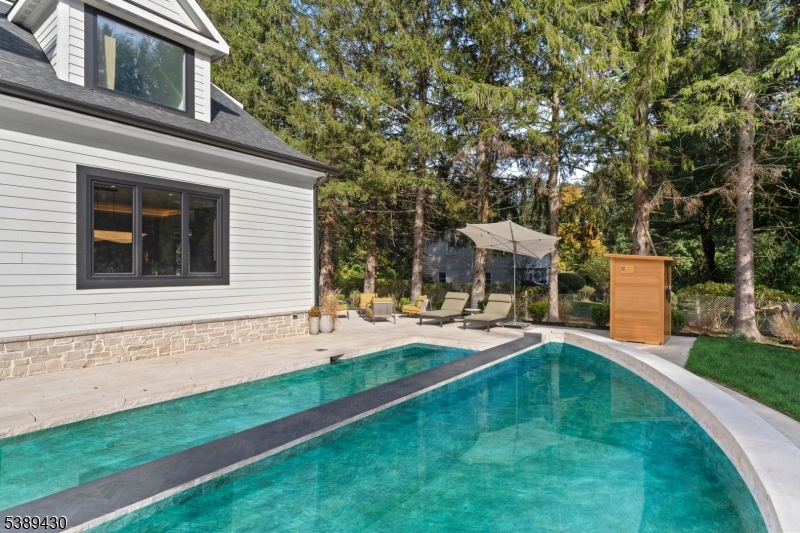 48 Pleasant Ave