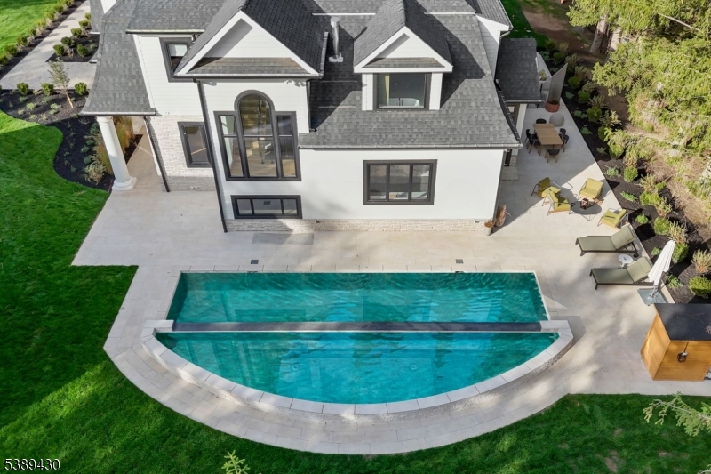 48 Pleasant Ave