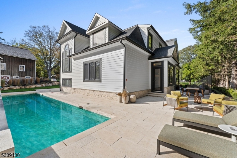 48 Pleasant Ave