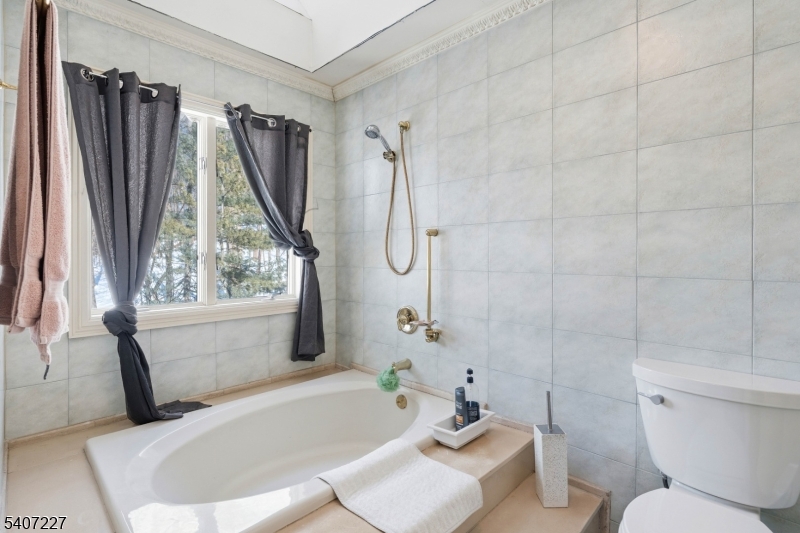 12 E Saddle River Rd