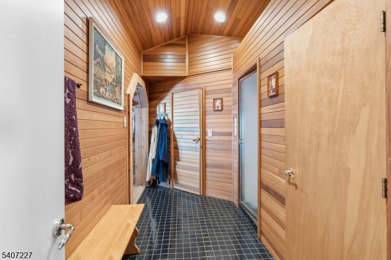 12 E Saddle River Rd