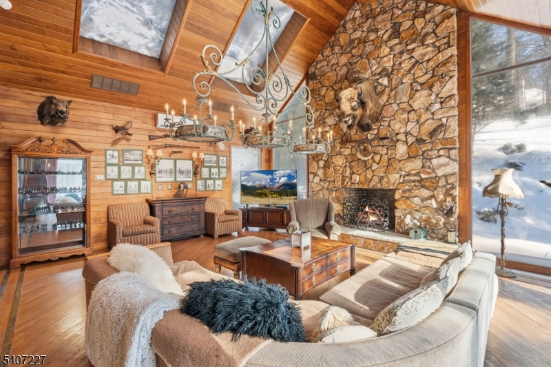 12 E Saddle River Rd