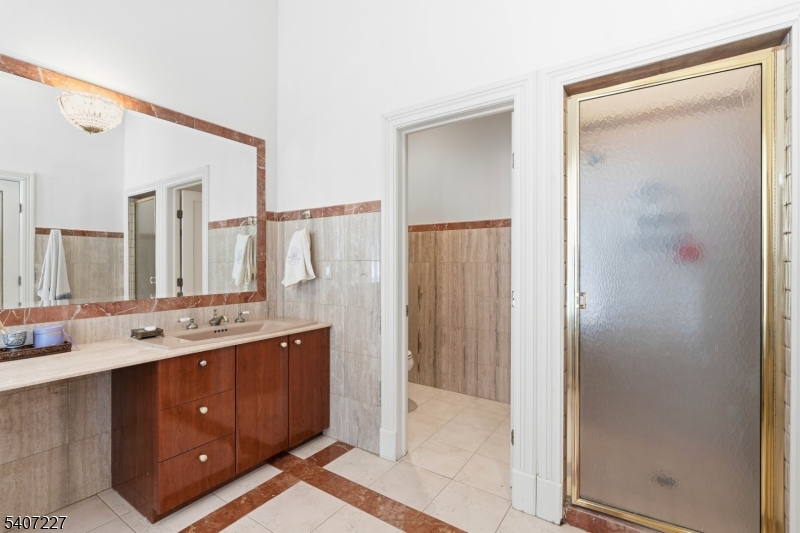 12 E Saddle River Rd