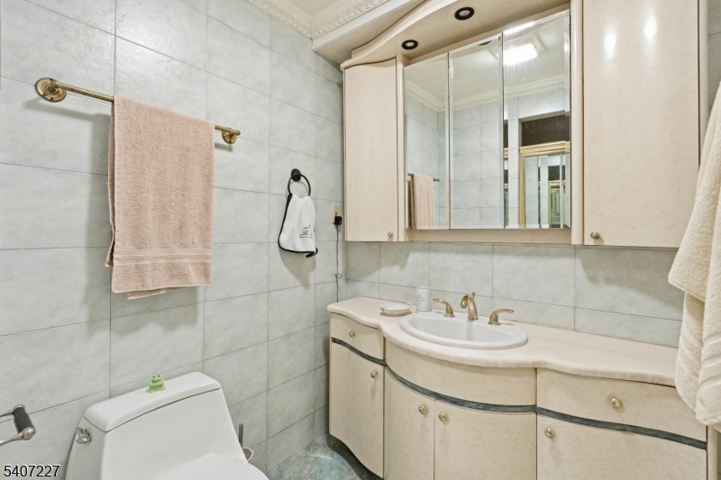 12 E Saddle River Rd