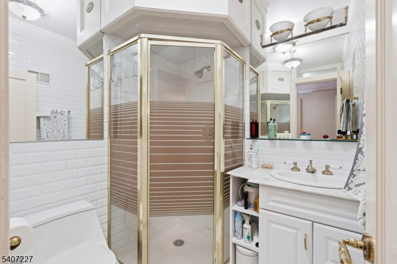 12 E Saddle River Rd