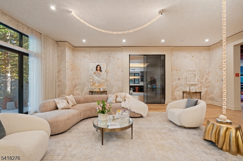 48 Pleasant Ave