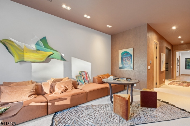 48 Pleasant Ave