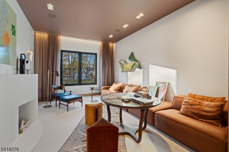 48 Pleasant Ave