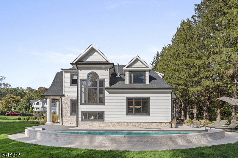 48 Pleasant Ave