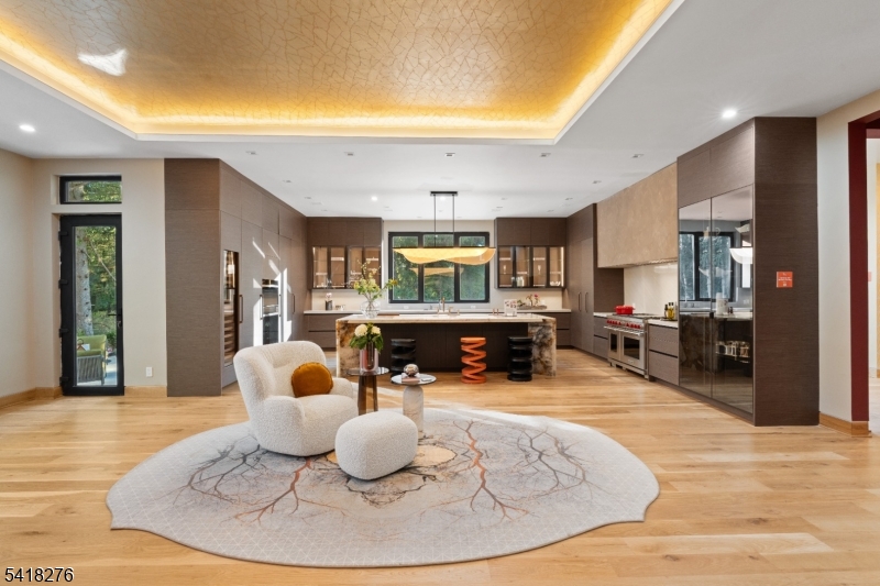48 Pleasant Ave