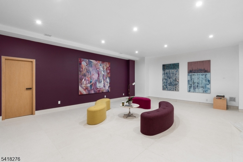 48 Pleasant Ave