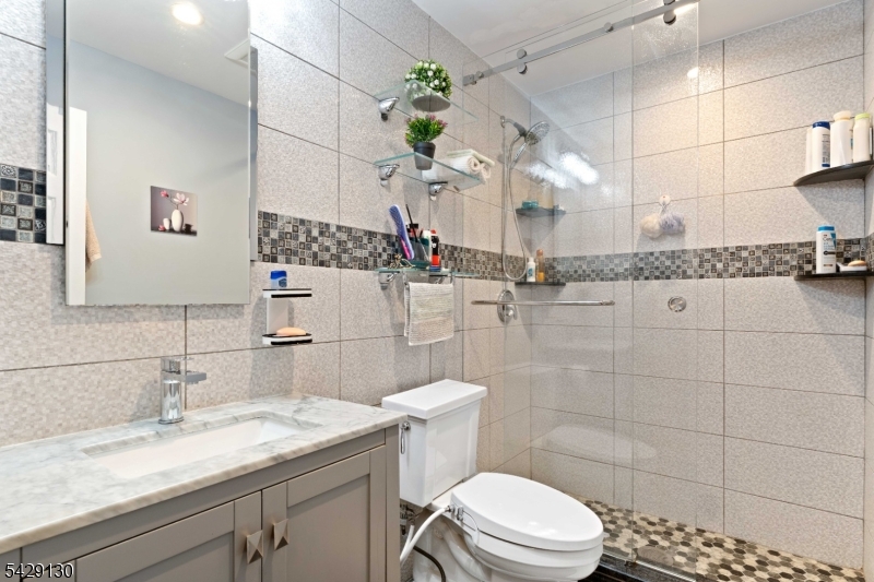 398 Hoover Ave 185