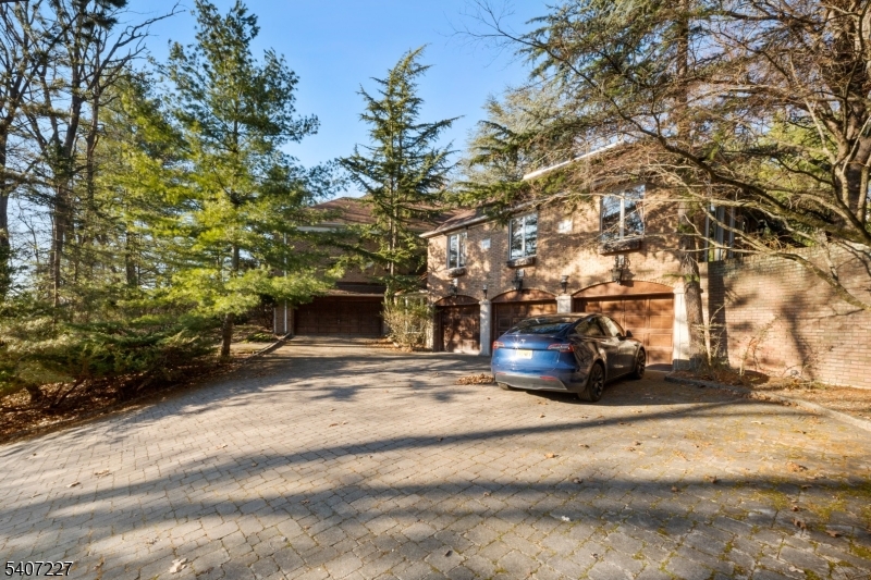 12 E Saddle River Rd