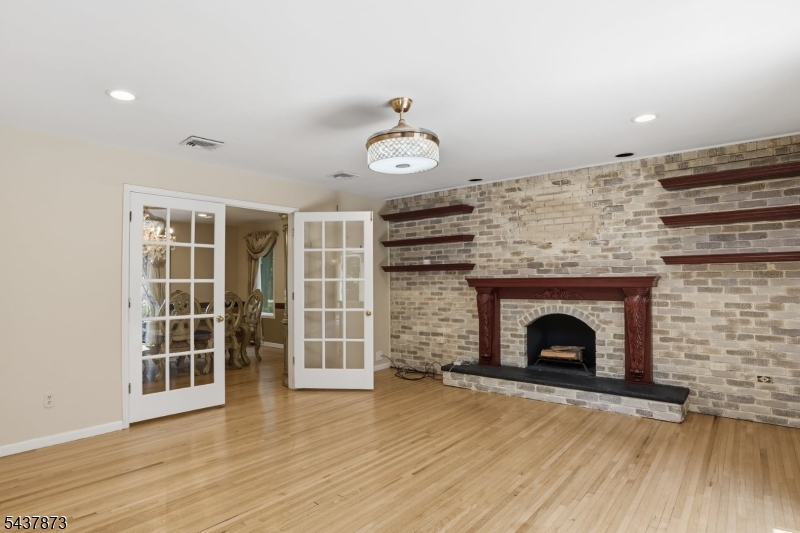 2 Woodside Ave