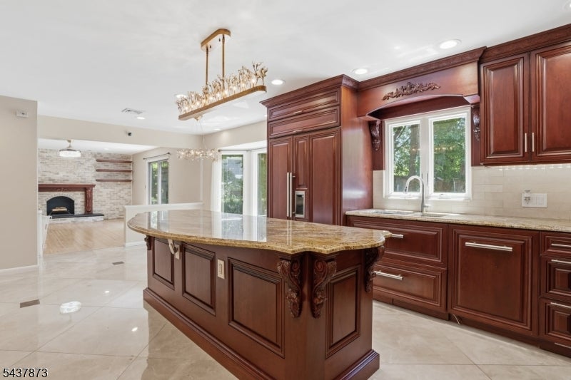 2 Woodside Ave