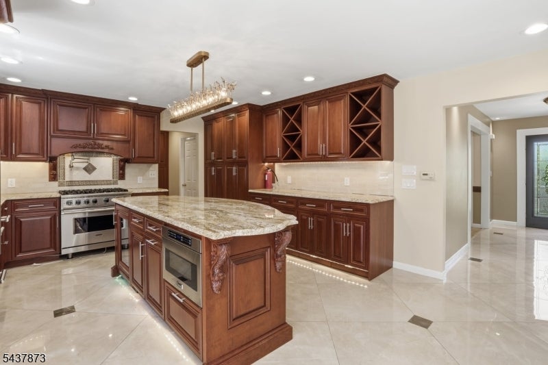 2 Woodside Ave