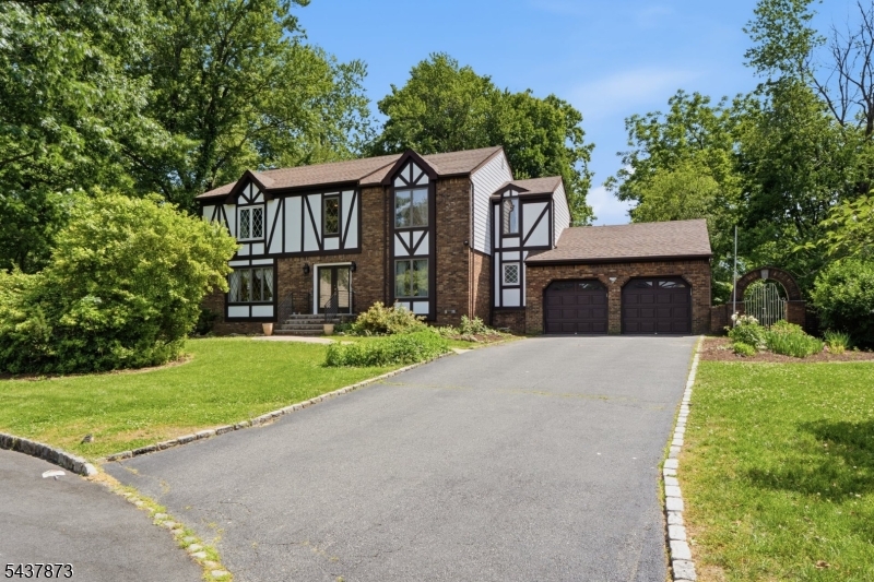 2 Woodside Ave