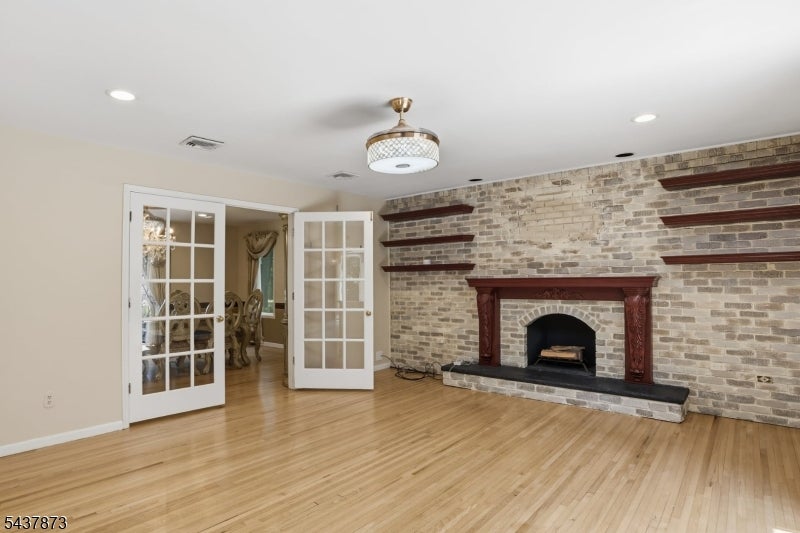 2 Woodside Ave
