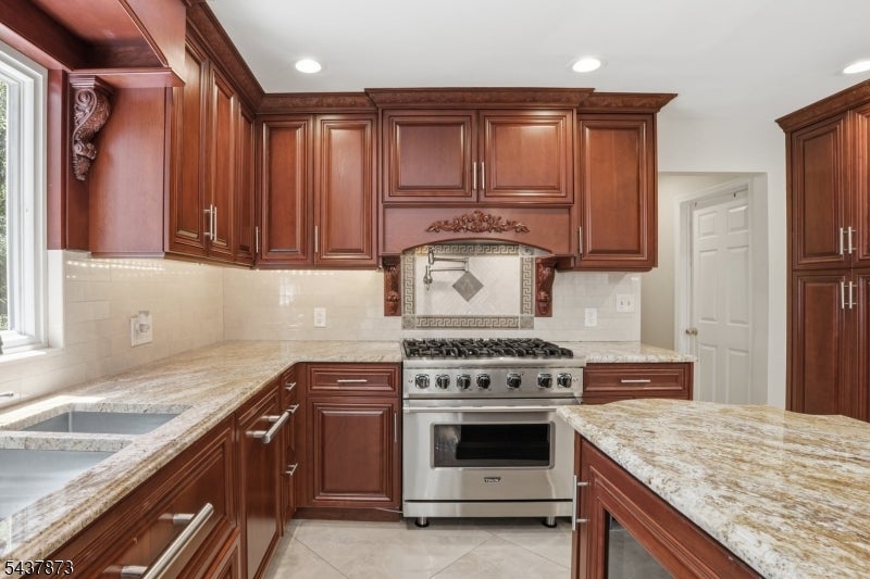 2 Woodside Ave