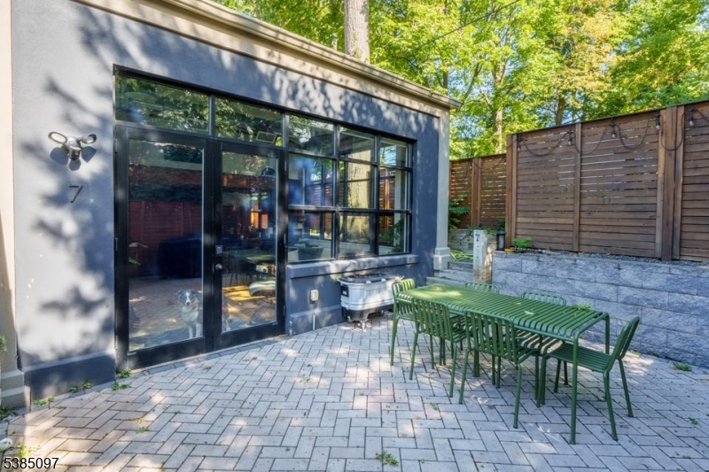 51 Greenwood Ave