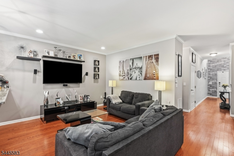 18 Bahr Cir