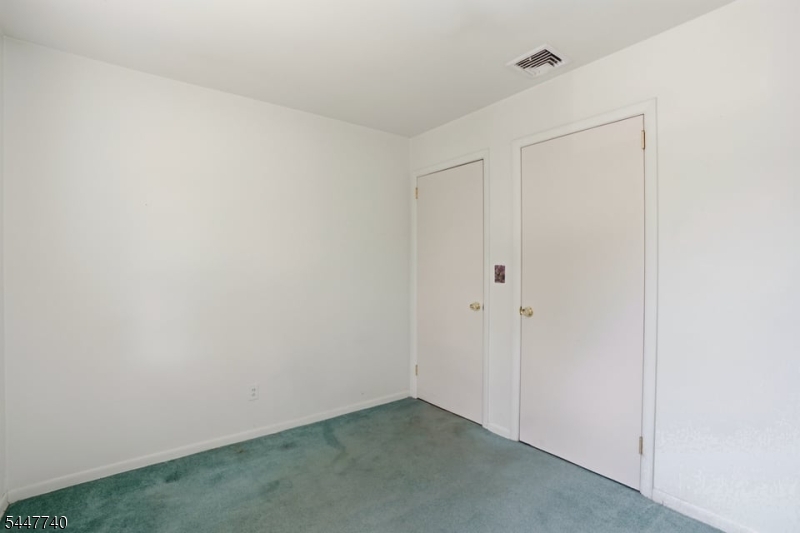 11 Ray Ave