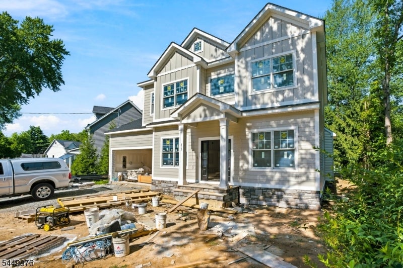 11 Maplewood Dr