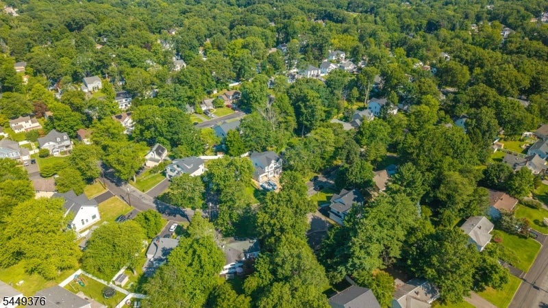 11 Maplewood Dr