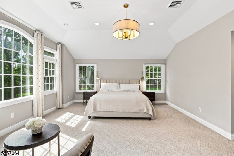 7 Sleepy Hollow Rd