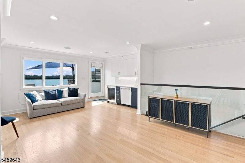1439 River Rd 1