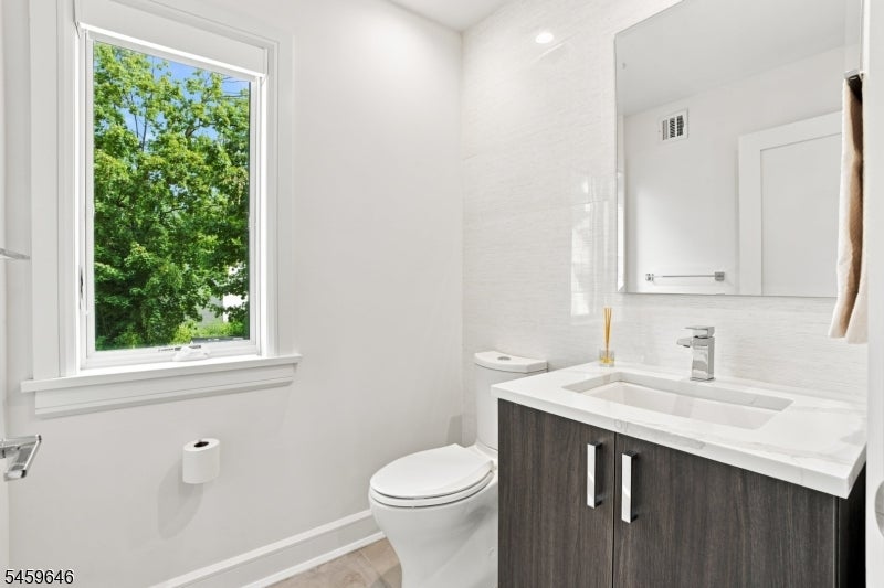 1439 River Rd 1