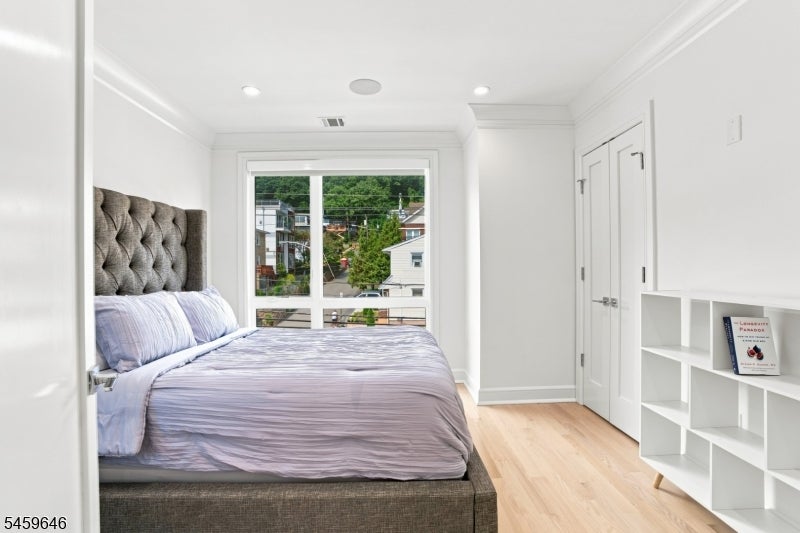 1439 River Rd 1