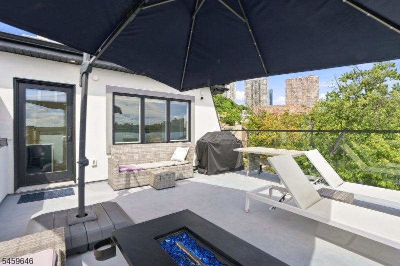 1439 River Rd 1