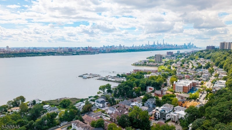 1439 River Rd 1