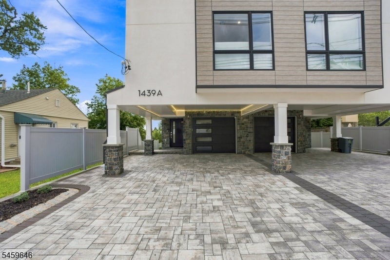 1439 River Rd 1
