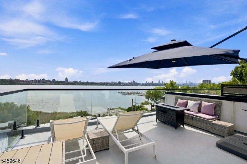 1439 River Rd 1