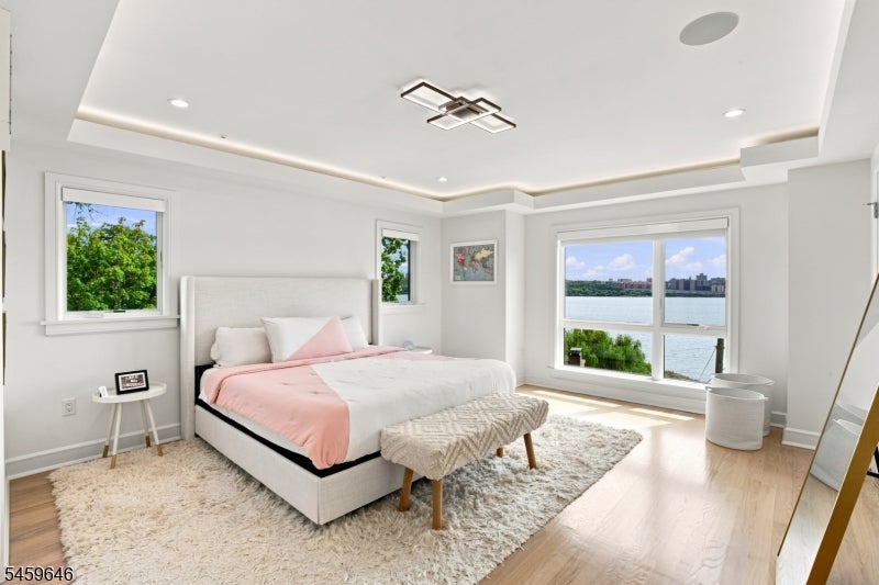 1439 River Rd 1