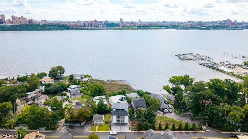 1439 River Rd 1