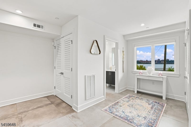 1439 River Rd 1