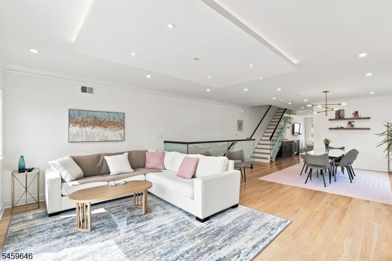1439 River Rd 1