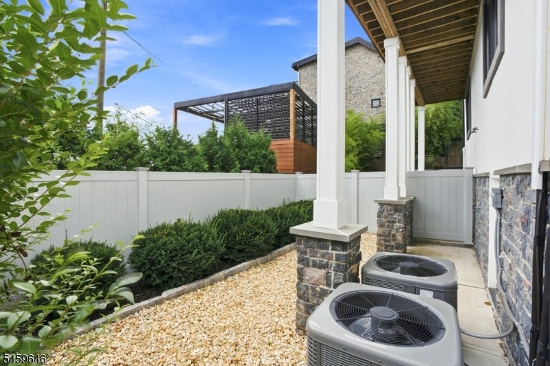 1439 River Rd 1