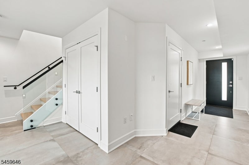 1439 River Rd 1