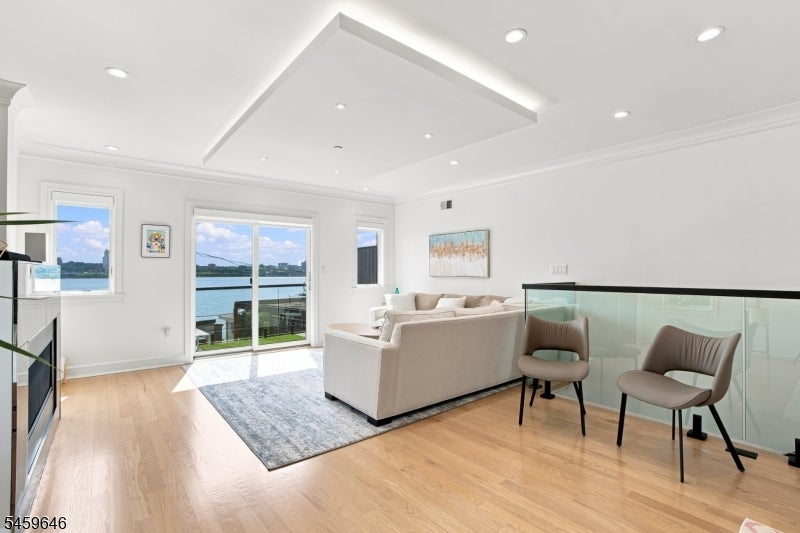 1439 River Rd 1