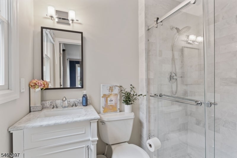 15 Almroth Dr