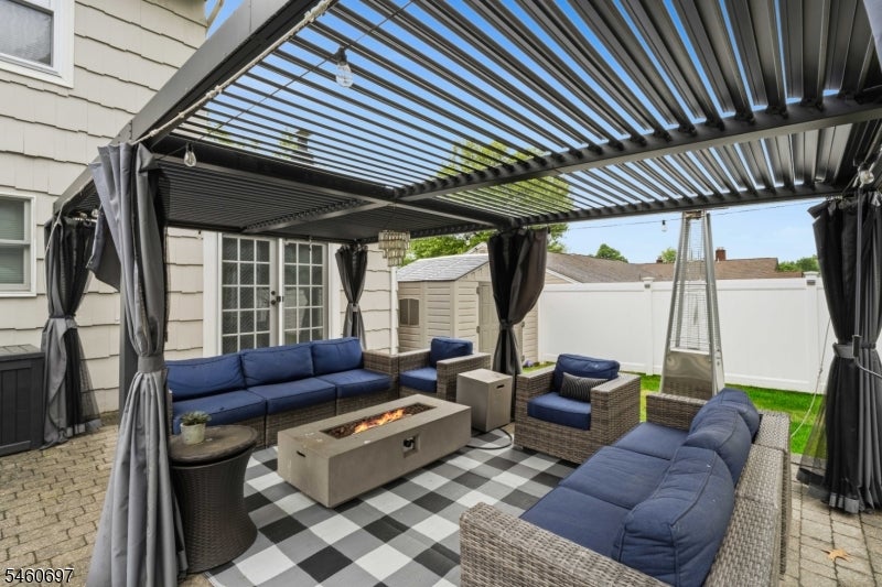 15 Almroth Dr
