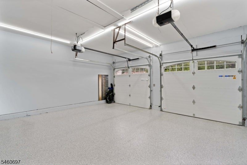15 Almroth Dr