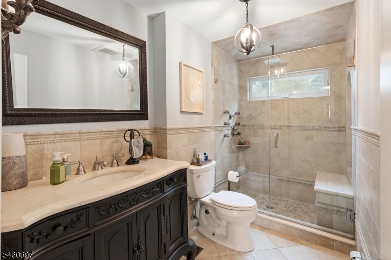 15 Almroth Dr