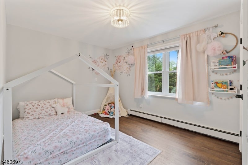 15 Almroth Dr