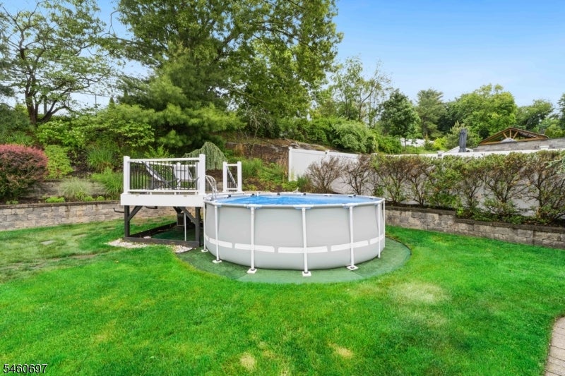 15 Almroth Dr